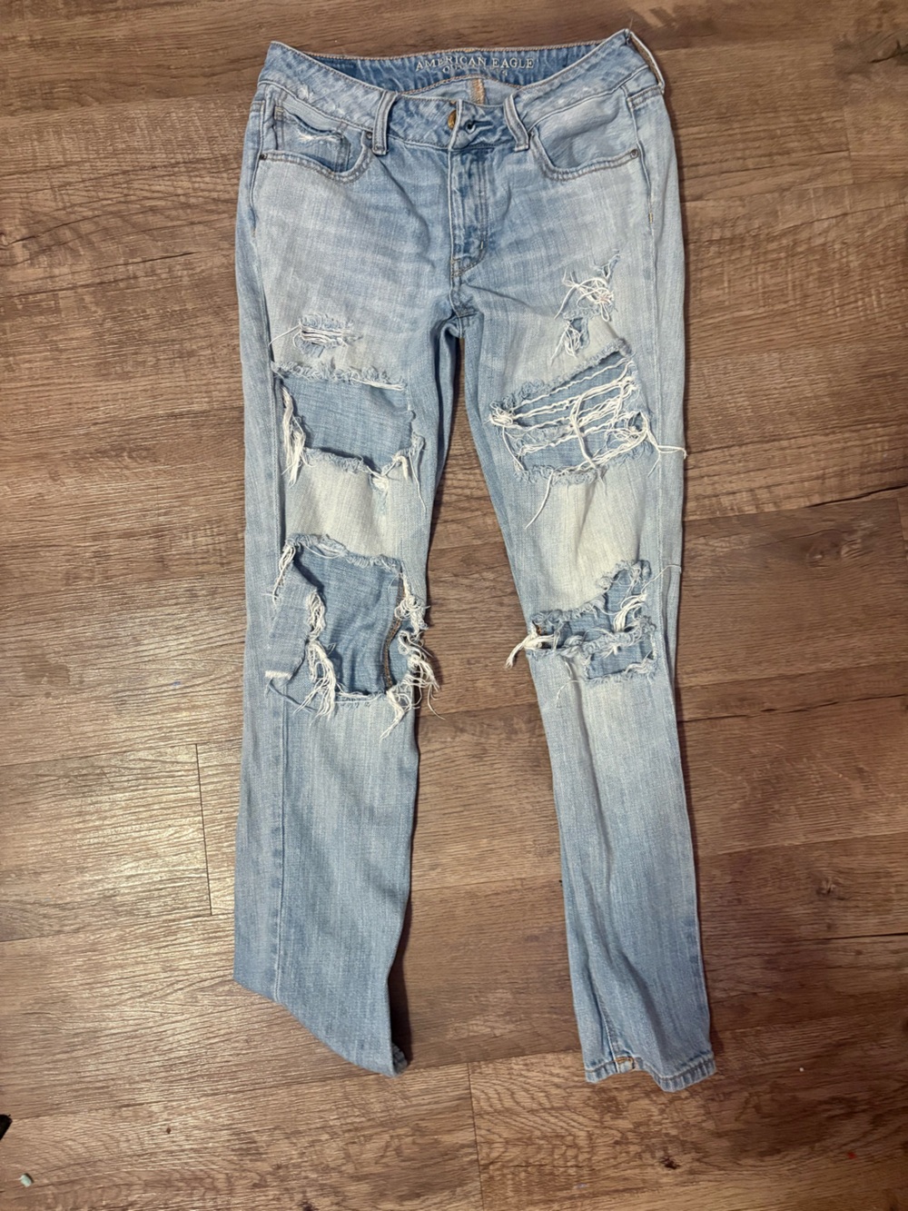 American Eagle Outfitters light wash ripped cotton jeans in a US 0